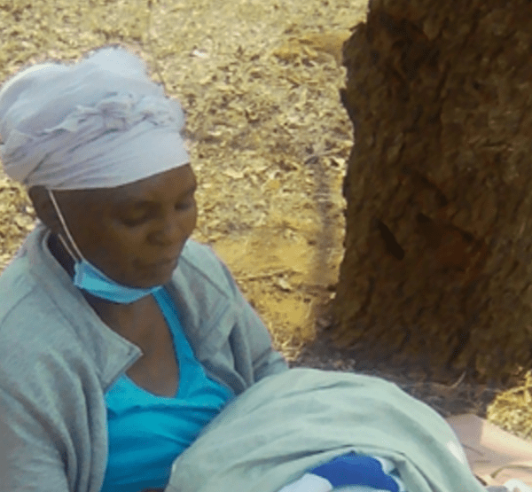 Susan Njakaira breastfeeds her baby. © Calorine Madanzi/ CARE & © Nyasha Mhlanga/ CARE